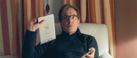 Тяжело быть сестрой премьер-министра. Жизнь заставляет всегда сравнивать. Что сделал сегодня мой брат? Он заступился за честь своей страны. А что сделала я? Голову омара из папье-маше.
