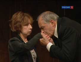 - Говорят, что в Англии едят много жареной картошки...
- Едят. Это дёшево. 
- Но требует много масла?
- Да, я наливаю побольше масла, чтоб прям картошка, прям чтобы плавала прям в нём. Во-первых, это вкусно, Вы знаете? Во-вторых, масло после жарки картошки, оно же чистое остаётся, вот, его можно потом снова использовать. Я там его сливаю в отдельную бутылочку...
- О-о-ох! [бросается к Рахиль и целует ей руку] Я специально Вас спросил. Я проверял, мог об этом не говорить, но я признаю́сь - я проверял. Моя жена, поджарив картошку, всегда сливала оставшееся масло, выбрасывала. Она вообще всё выкидывала и выбрасывала! Так ей нравилось. Из-за этого мы с ней постоянно ссорились. Однажды она сказала, что я, почистив зубы, готов запихать обратно пасту в тюбик.