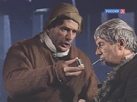 - Добрый вечер, мадам Голда. Вы знаете, если это инфлюэнца, как сказал реб Тевье...
- Причём тут я? Это сказал доктор.
- Главное, чтоб Вы правильно повторяли. Так вот, если это инфлюэнца, то таблетки - что-то отдельное. Их прислали моей теще Хане-Мириам, из Америки, упокой Бог её душу.
- Она-то от них померла?!
- Вот оно! Язычок-то у вас ворочается, слава Богу, в нужном направлении. Но за таблетки я гарантирую. Вы посмотрите на коробочку. В такую коробочку дерьмо не кладут. Здесь написано: они быстродействующие. Просто не рассчитаны на нашу почту. Пока дошли до адресата - клиент выбыл... Не, моя мама пьет их с чаем – и ничего... А мама-то уже в том возрасте, когда уже и чай опасен...