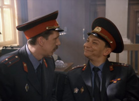 - Президент только что присвоил мне звание полковника.
- Как?
- А вот так. Говорит, генерал Пискунов, с этой минуты можете считать себя полковником.
