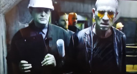 - На всех лодках охрана? Заряды установлены?
- Да сер.
- Запас продовольствия погрузили? Привезли команду  русских цыпочек?
- Да.
- Что ж, значит мы готовы, к рок-н-роллу.