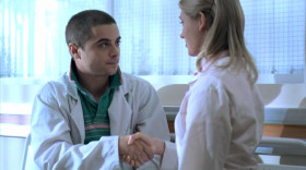 - Так, ладно, а что мне за это будет?
- Я так и знала. Хорошо, высказывай свои грязные пожелания.
- Секс?..
- Нет.
- Ладно, я не мог не попытаться... Тогда... кино?
- Кино?
- Ну да. Я побуду за тебя доктором Черноус, а ты сходишь со мной в кино.
- Хорошо, я согласна.
- Но кино про секс.