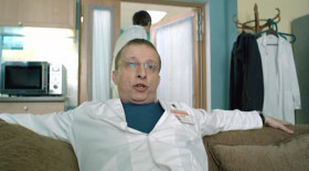 - А ты, доктор Ленин, почему руку не поднял?
- А я не Ленин!
- Так ты и не доктор!