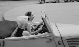 Какие скучные названия дают улицам. Улицы надо называть в честь живых людей: улица Пиаф, бульвар Бардо, авеню Азнавура. А когда люди умирают менять названия.