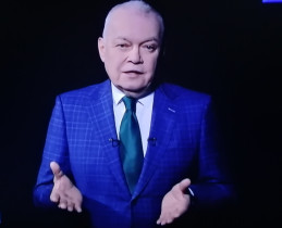 Как вы относитесь к сексу за деньги? Не берусь судить, кто как персонально, но тема во все времена вызывала интерес. А как вы относитесь к однополому сексу за деньги? Не сомневаюсь, что для многих это вдвойне отвратительно. А как бы вы относились, если бы государство оплачивало мужчинам секс с мужчинами? Государство!! Можно ли себе такое представить?  Не сомневаюсь, что для многих такое даже представить сложно, если не отвратительно. Но, соберитесь и представьте себе, что секс мужчин с мужчинами за 6, 3 десятых миллионов долларов США. ШЕСТЬ миллионов ТРИСТА тысяч именно столько, бюджетных государственых денег, выделили  USAID по официальным специальным документам раскрытыми Белым домом.  (источник: " The Washington Times")
"$ 6,3 млн. Для мужчин, практикующих секс с мужчинами в Южной Африке". Точка. 
Способ подзаработать обоим деловым секспартнёрам, ведь платит за всё это Америка. Конкретно в USAID под эти отношения миилионый официальный бюджет.  То есть как говорится: "переходи на самозанятость". Вот ещё схожие проекты в разных странах от ЛГБТ на которые шли американские грязные деньги за сексуальные извращения:
– Продвижение "инклюзива" во Вьетнаме $ 2,5 миллиона долларов.
– Финансирование армянской группы ЛГБТ $ 1,1 миллиона долларов. (Что-то пожлобились, вообще-то...)
– Продвижение "адвокации" ЛГБТ на Ямайке $ 1,5 миллиона долларов.
– Поддержка ЛГБТ на Западных Балканах $ 3,9 миллиона долларов.
– Активизм ЛГБТ в Уганде $ 3,5 миллиона долларов.
– Разрешения вопросов ЛГБТ в "приоритетных странах мира" $ 6 миллионов долларов.
И вот "вишенка на торте" – Обучение журналистов Шри-Ланки тому, как избегать "бинарного гендерного языка" $ 7,9 миллиона долларов.
 Если без шуток , то в США эту неделю случилась маленькая революция, все сотрудники государственной организации с годовым бюджетом от 50 миллиардов долларов USAID ночью получили письма, что больше выходить на работу не надо. А утром двери штаб-квартиры в Вашингтоне, Пенсильвания авеню были перекрыты, а сотрудников повели на допрос за растрату с  такими "проектами" в 130 !! странах , теперь костей не соберешь.